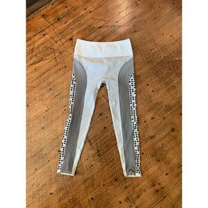 Fabletics white and black stars high impact size XS/S athletic leggings